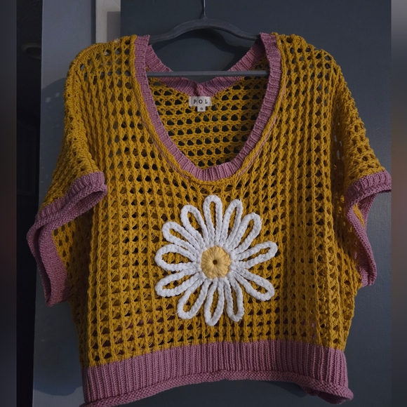 POL Sweaters - NWOT POL SZ SM Mustard Open-Knit Sweater with Pink Trim and Daisy Accent